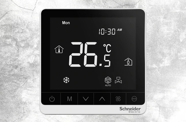 Schneider Electric SpaceLogic KNX termostat s prikazom temperature 26,5 °C